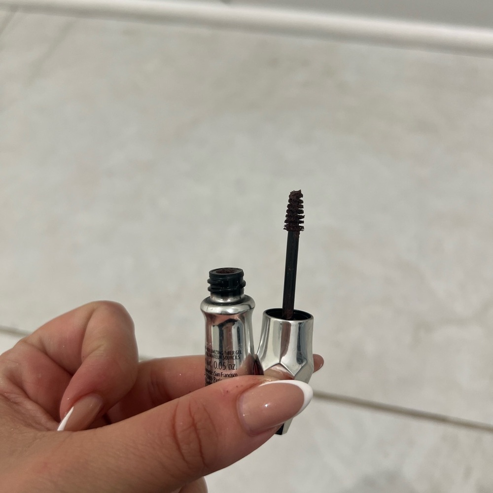 Benefit Gimme Brow + 3.5 - Picture 3 of 3